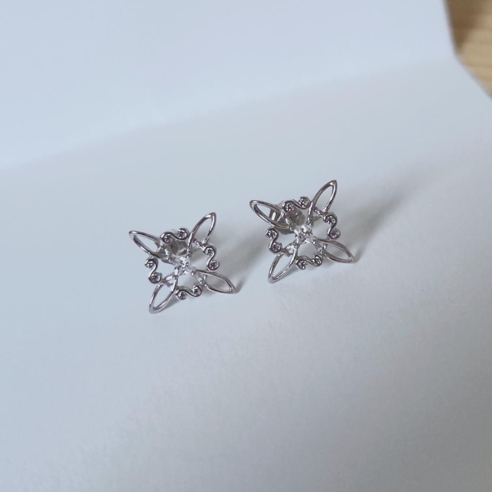 Sterling Silver Witch Knot Earrings